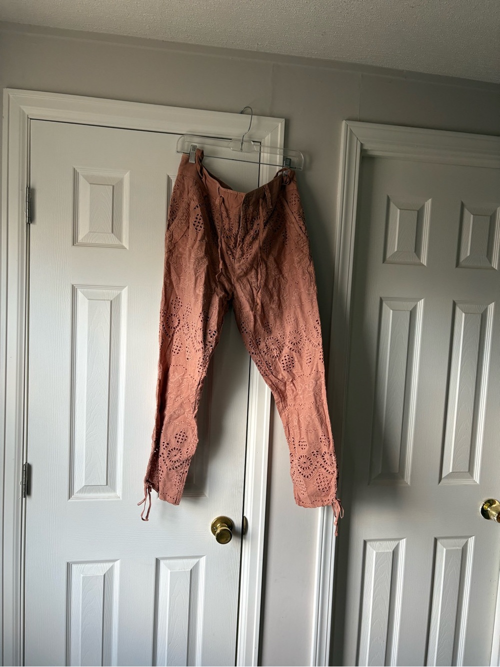 Sundance Dusty Rose Eyelet Cropped Pants